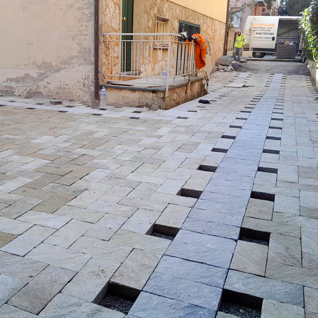 Pavimentazioni con Autobloccanti, sassi o beole a Fidenza