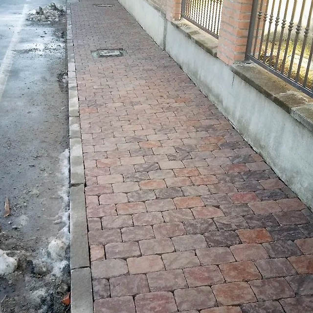 Pavimentazioni con Autobloccanti, sassi o beole a Fidenza
