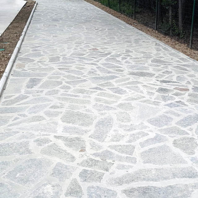 Pavimentazioni con Autobloccanti, sassi o beole a Fidenza